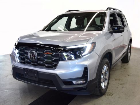 Used 2023 Honda Passport TrailSport image 4