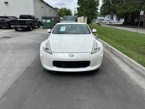 Used 2017 Nissan 370Z Coupe RWD image 5