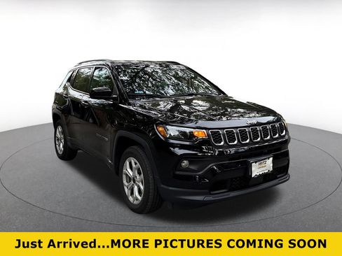 Used 2025 Jeep Compass Latitude AWD/4WD image 1