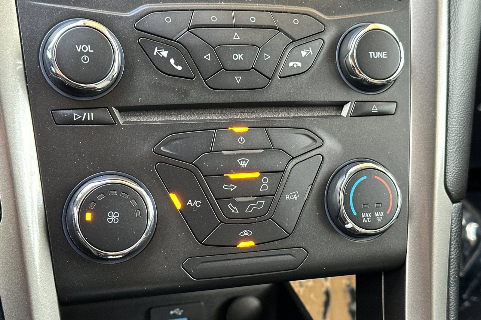 Used 2018 Ford Fusion S FWD image 19