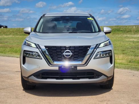 Used 2023 Nissan Rogue SV FWD image 6
