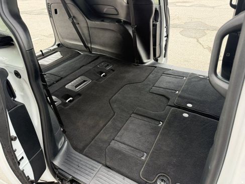 Used 2026 Chrysler Pacifica Select FWD image 27