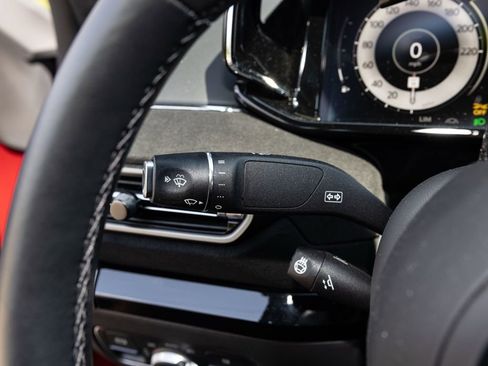 Used 2025 Aston Martin V8 Vantage Coupe RWD image 35