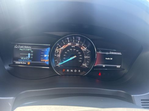 Used 2018 Ford Explorer XLT w/ Equipment Group 201A FWD image 17
