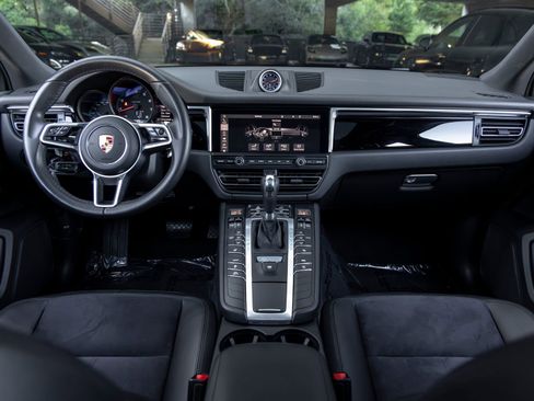 Certified 2021 Porsche Macan AWD/4WD image 41