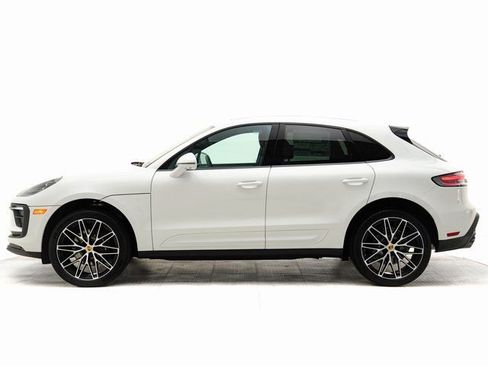 Certified 2025 Porsche Macan image 2