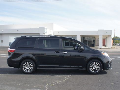 Used 2019 Toyota Sienna XLE FWD image 20