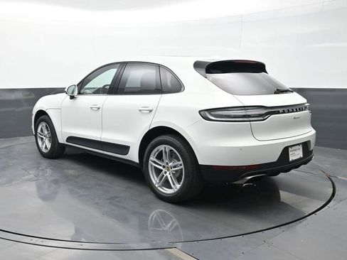 Certified 2021 Porsche Macan image 3