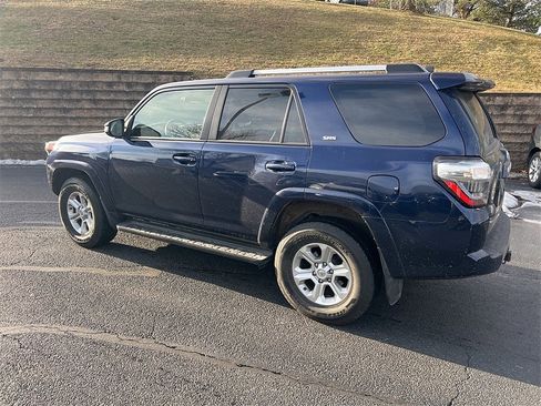 Used 2019 Toyota 4Runner SR5 image 9