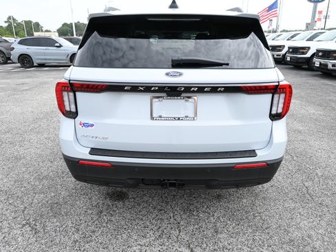 New 2026 Ford Explorer Active RWD image 4