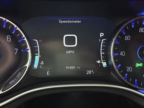 Used 2022 Chrysler Pacifica Touring-L image 39