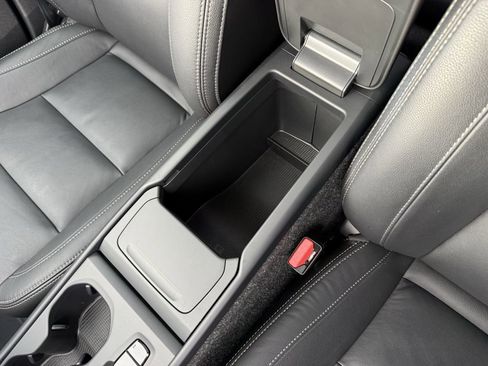 Certified 2025 Volvo XC40 B5 Core image 31