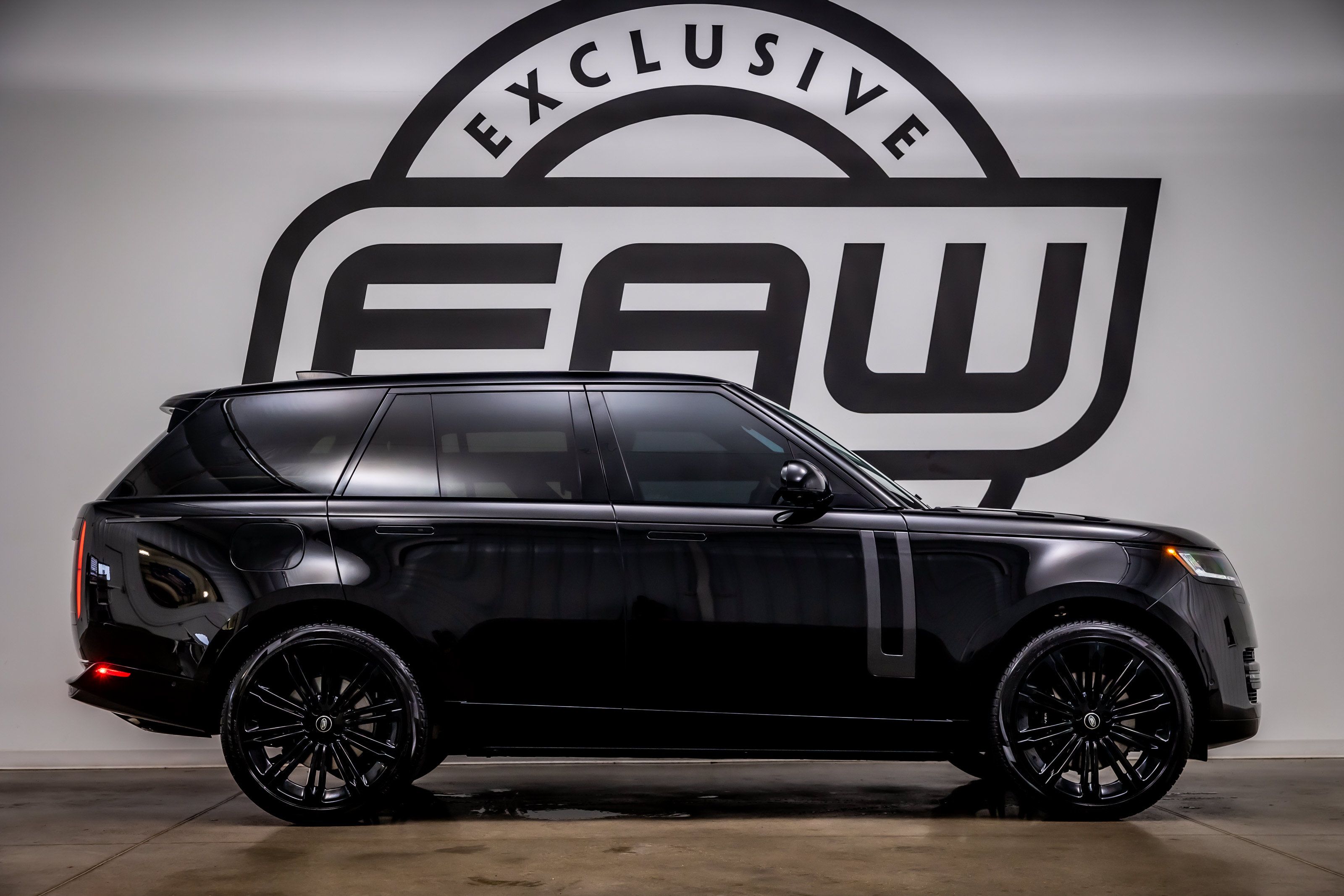 Used 2024 Land Rover Range Rover SE AWD/4WD image 9