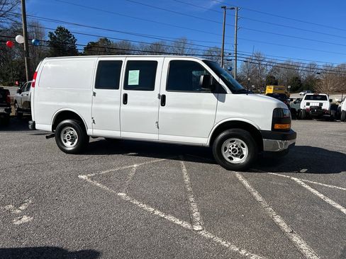 Used 2024 GMC Savana 2500 w/ Driver Convenience Package image 3