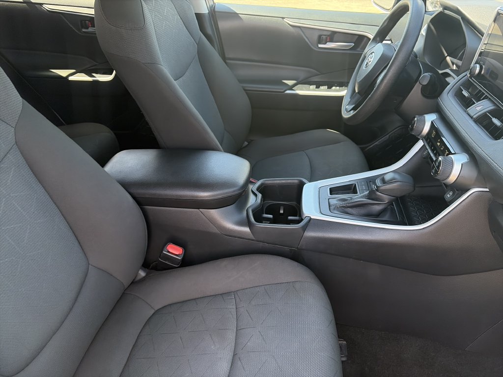 Used 2025 Toyota RAV4 XLE FWD image 30