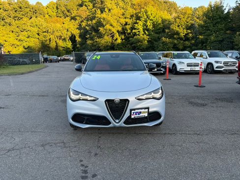 Used 2024 Alfa Romeo Stelvio Ti w/ Performance Driving Package AWD/4WD image 10