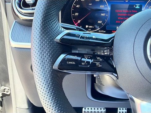 Used 2025 Mercedes-Benz GLC 300 4MATIC image 37