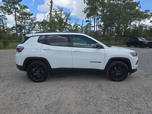 Certified 2025 Jeep Compass Latitude w/ Sun & Sound Group AWD/4WD image 3