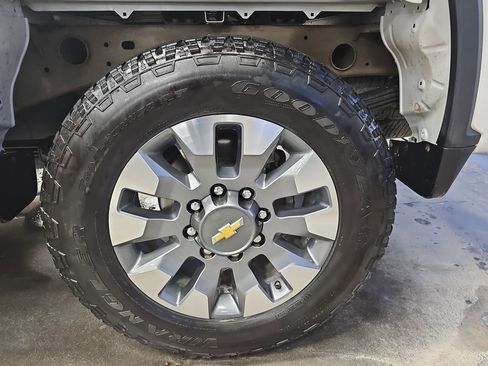 Used 2024 Chevrolet Silverado 2500 Custom w/ Custom Value Package image 32