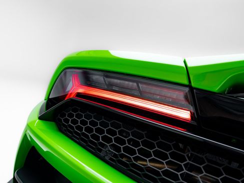 Used 2022 Lamborghini Huracan EVO RWD image 34