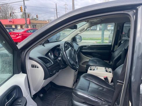 Used 2011 Chrysler Town & Country Touring-L w/ Entertainment Group #2 image 10