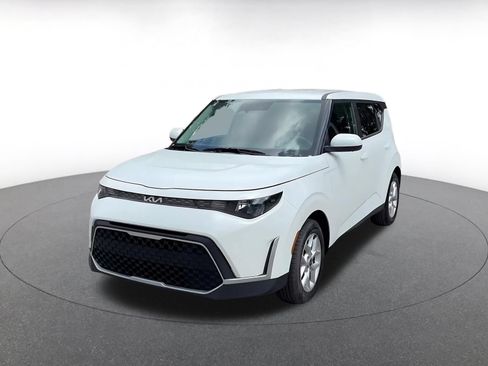 Used 2025 Kia Soul LX w/ LX Technology Package FWD image 7