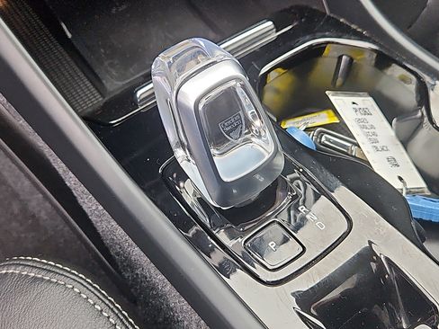 Certified 2023 Volvo XC40 B5 Plus w/ Climate Package image 22