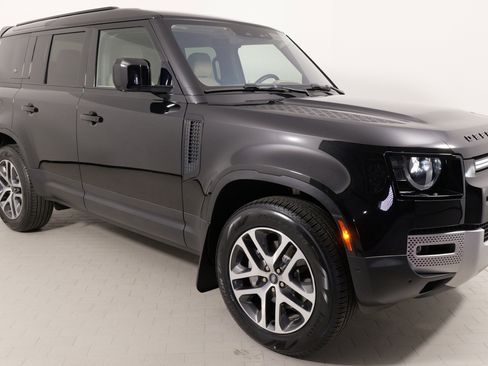Used 2022 Land Rover Defender 110 SE image 8