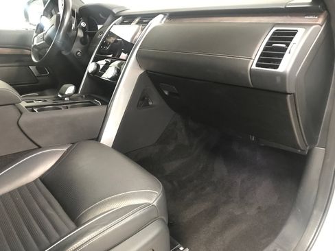 Used 2022 Land Rover Discovery S R-Dynamic image 10