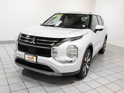 Used 2025 Mitsubishi Outlander SE