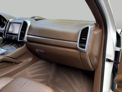 Used 2013 Porsche Cayenne Turbo AWD/4WD image 18