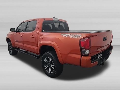 Used 2018 Toyota Tacoma TRD Sport w/ Technology Package AWD/4WD image 5
