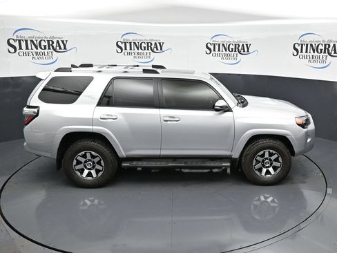 Used 2018 Toyota 4Runner TRD Off-Road Premium AWD/4WD image 25