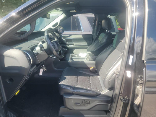 Used 2025 Ford Expedition Platinum w/ Stealth Performance Package AWD/4WD image 8