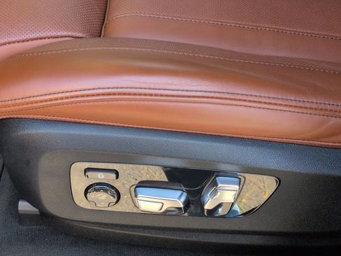 Certified 2024 BMW X7 xDrive40i w/ M Sport Package image 17