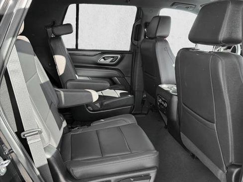 Used 2022 Chevrolet Tahoe Z71 w/ Luxury Package image 18