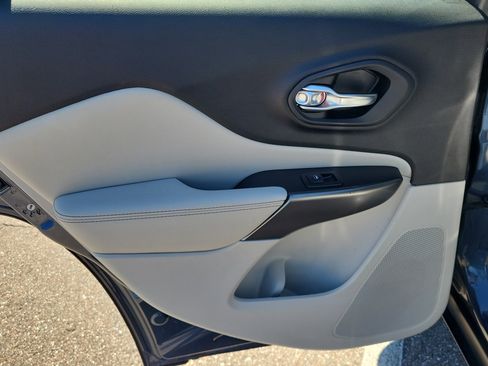 Used 2020 Jeep Cherokee Limited w/ Trailer Tow Group image 12