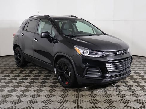 Used 2018 Chevrolet Trax LT w/ Sun & Sound Package image 47