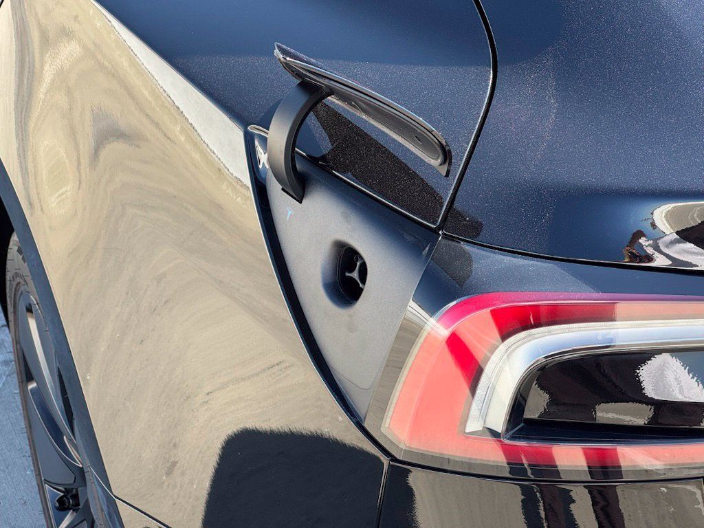Used 2025 Tesla Model 3 RWD image 21