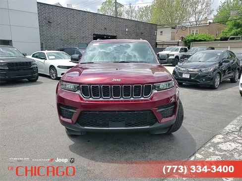 New 2025 Jeep Grand Cherokee Laredo image 2