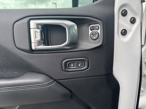 Certified 2022 Jeep Gladiator Overland w/ Safety Group image 20