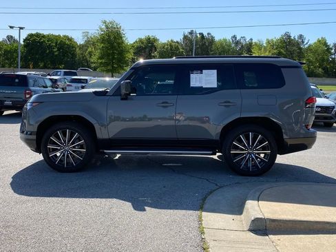 Used 2024 Lexus GX 550 w/ Accessory Package (2T) AWD/4WD image 4