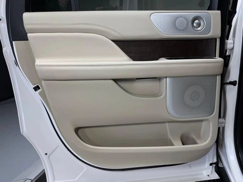 Used 2019 Lincoln Navigator L Reserve AWD/4WD image 20