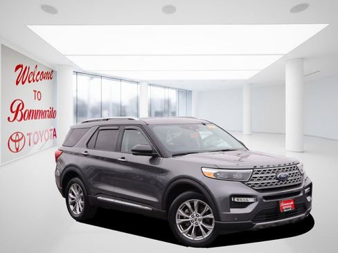 Used 2022 Ford Explorer Limited w/ Equipment Group 301A AWD/4WD image 2