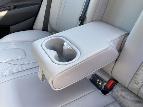 New 2025 Hyundai Elantra Limited image 35