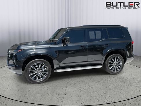 Used 2025 Lexus GX 550 w/ Cold Area Package AWD/4WD image 3