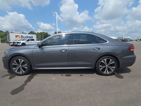 Used 2022 Volkswagen Passat 2.0T SE FWD image 12