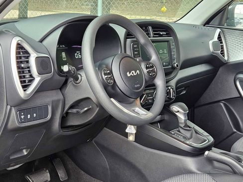 Certified 2025 Kia Soul LX FWD image 2
