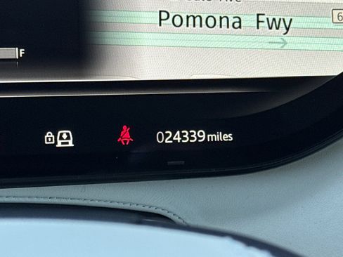 Used 2023 Land Rover Range Rover Long Wheelbase SE image 32