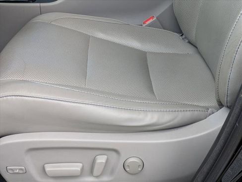 Used 2018 Toyota Highlander Limited Platinum AWD/4WD image 4